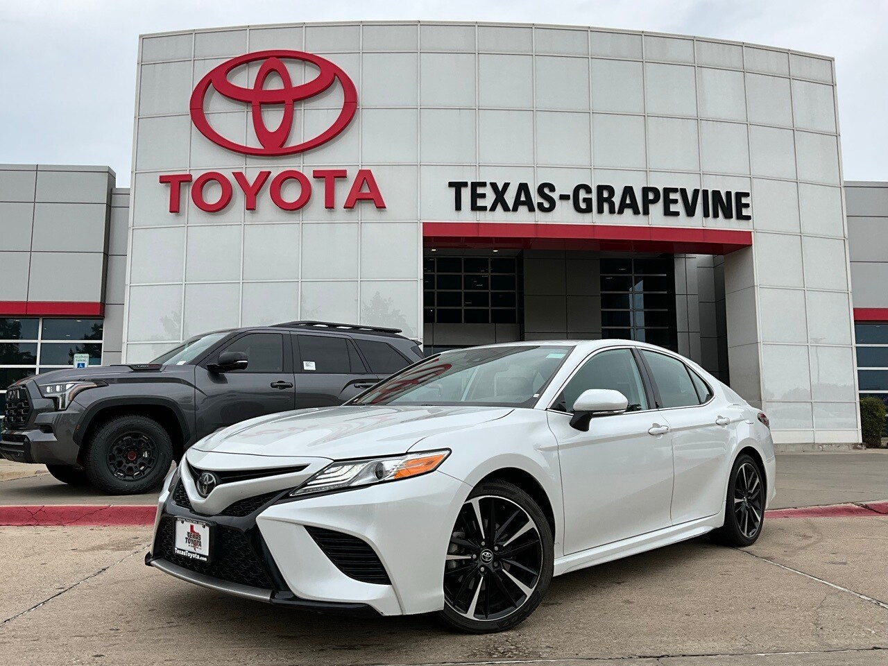 Used 2020 Toyota Camry XSE with VIN 4T1K61AKXLU870764 for sale in Grapevine, TX