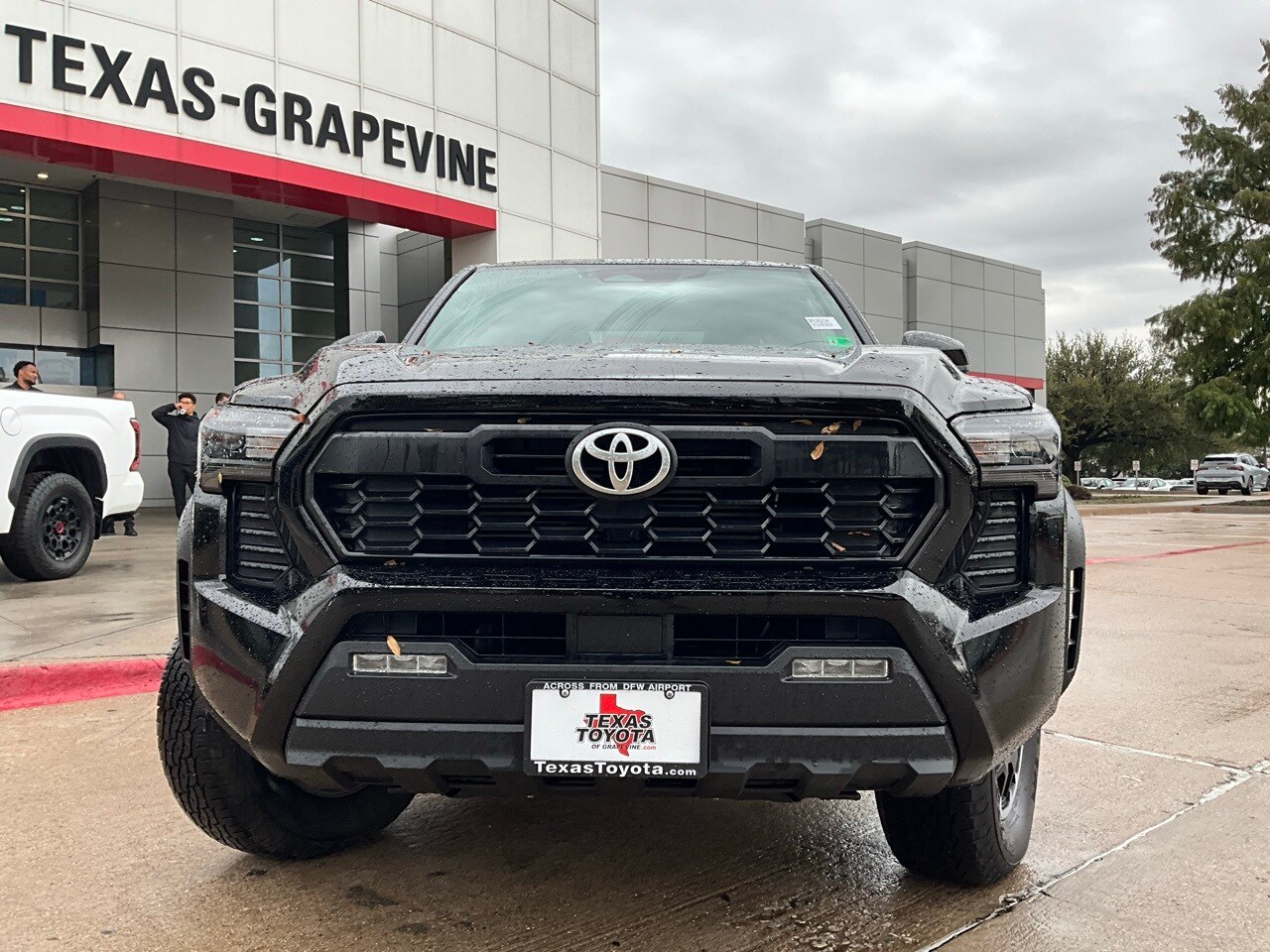 2025 Toyota Tacoma TRD Off-Road photo 3