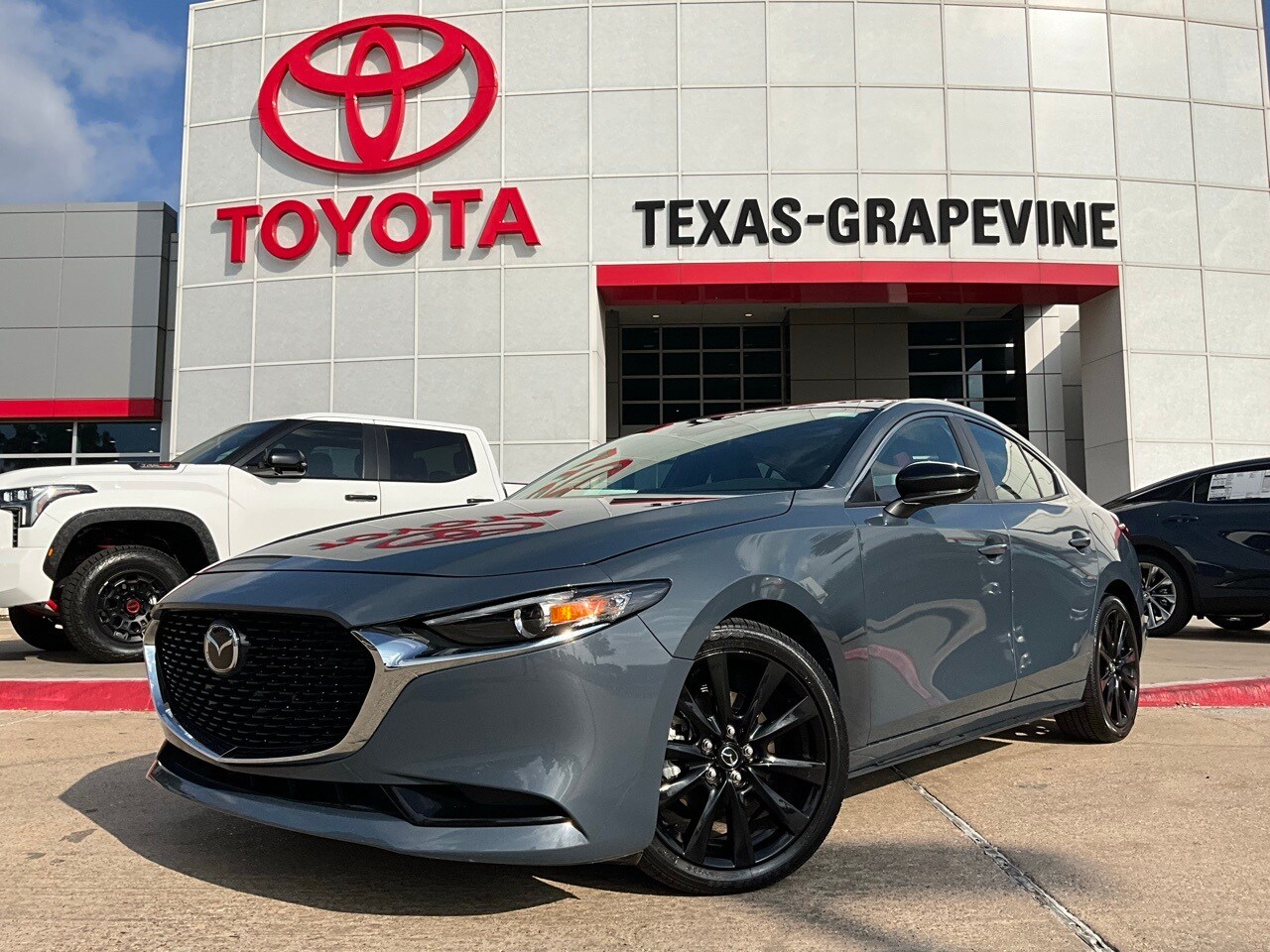 2025 Mazda Mazda3 2.5 s Carbon photo 2