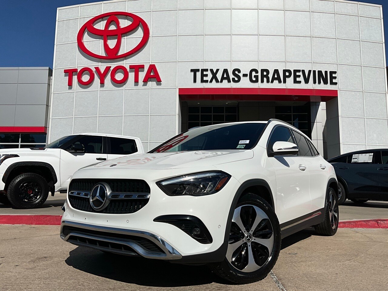 2024 Mercedes Benz GLA 250 photo 2