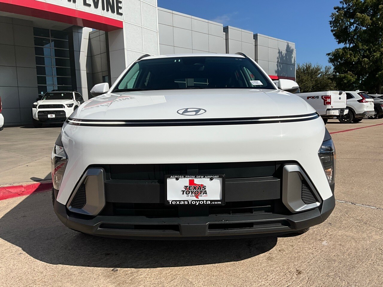 2025 Hyundai Kona SEL photo 2