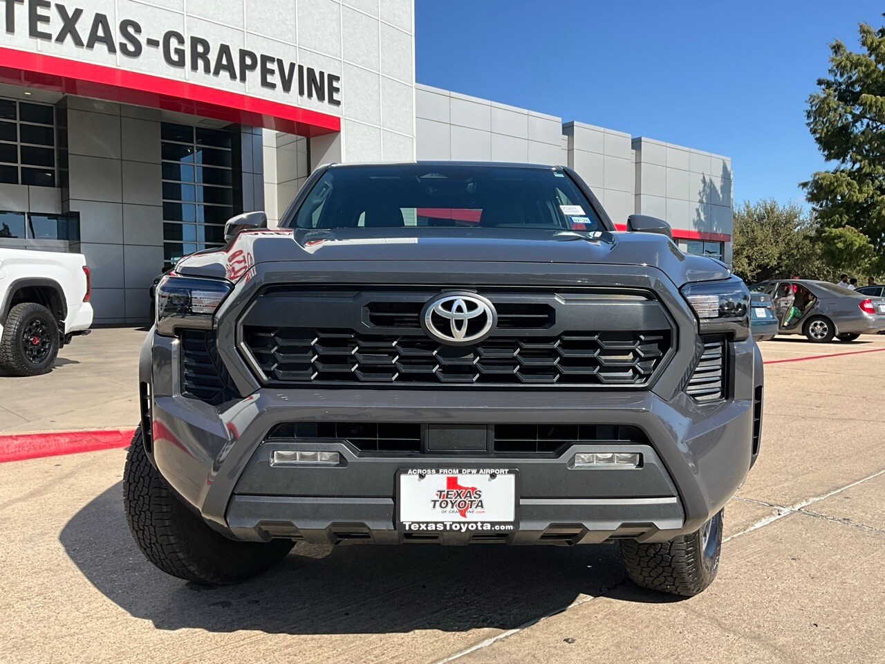 2025 Toyota Tacoma TRD Off-Road photo 2