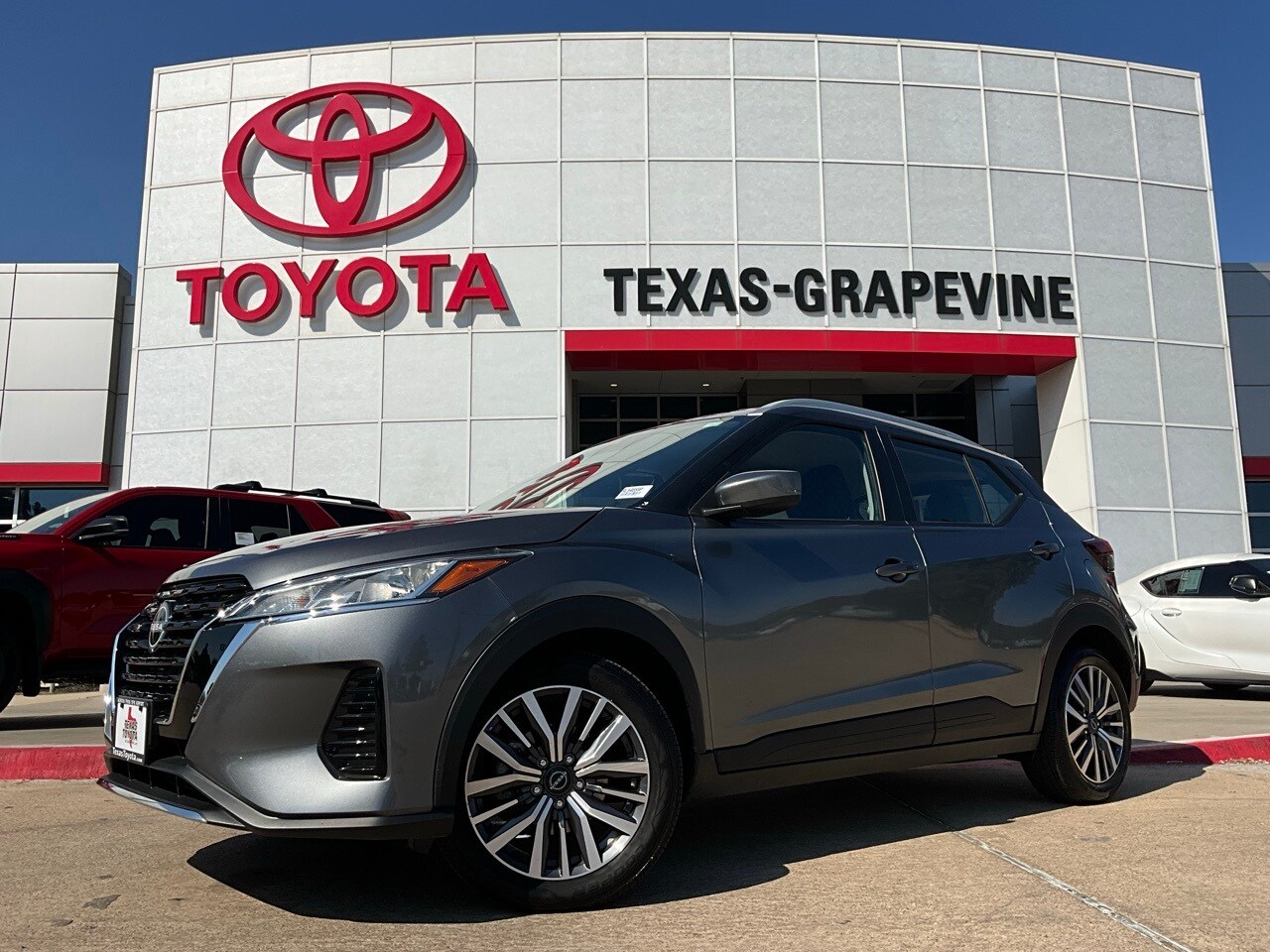 2024 Nissan Kicks SV photo 2