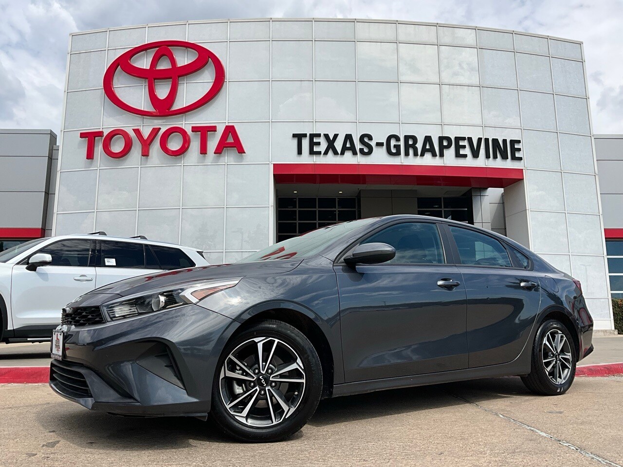 2024 Kia Forte LXS photo 2