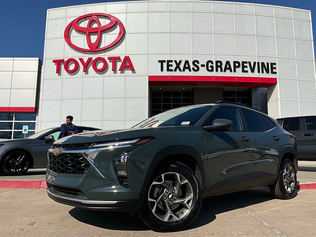 Used 2025 Chevrolet Trax LT SUV