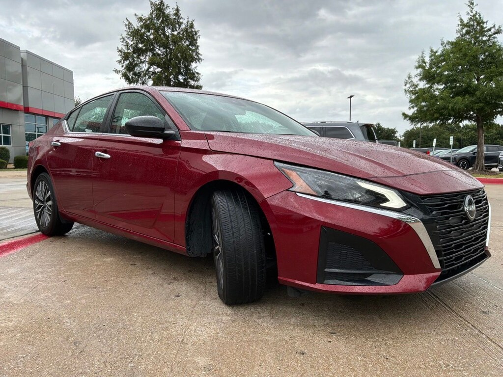 Used 2025 Nissan