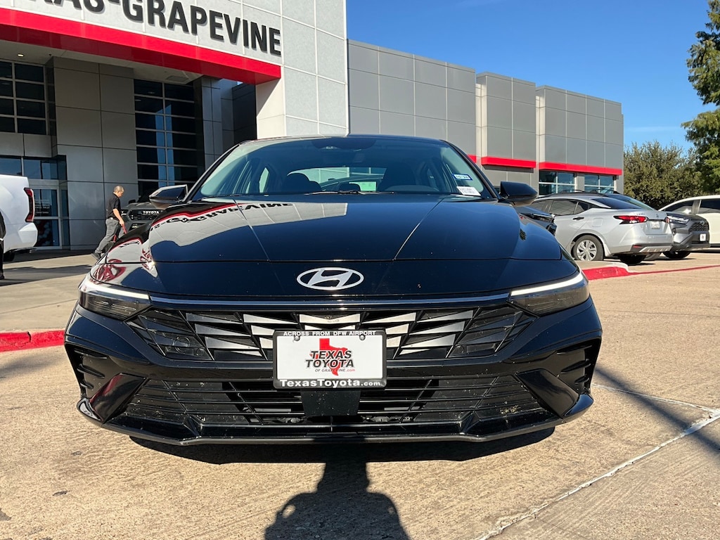 Used 2025 Hyundai Elantra SEL Convenience Sedan