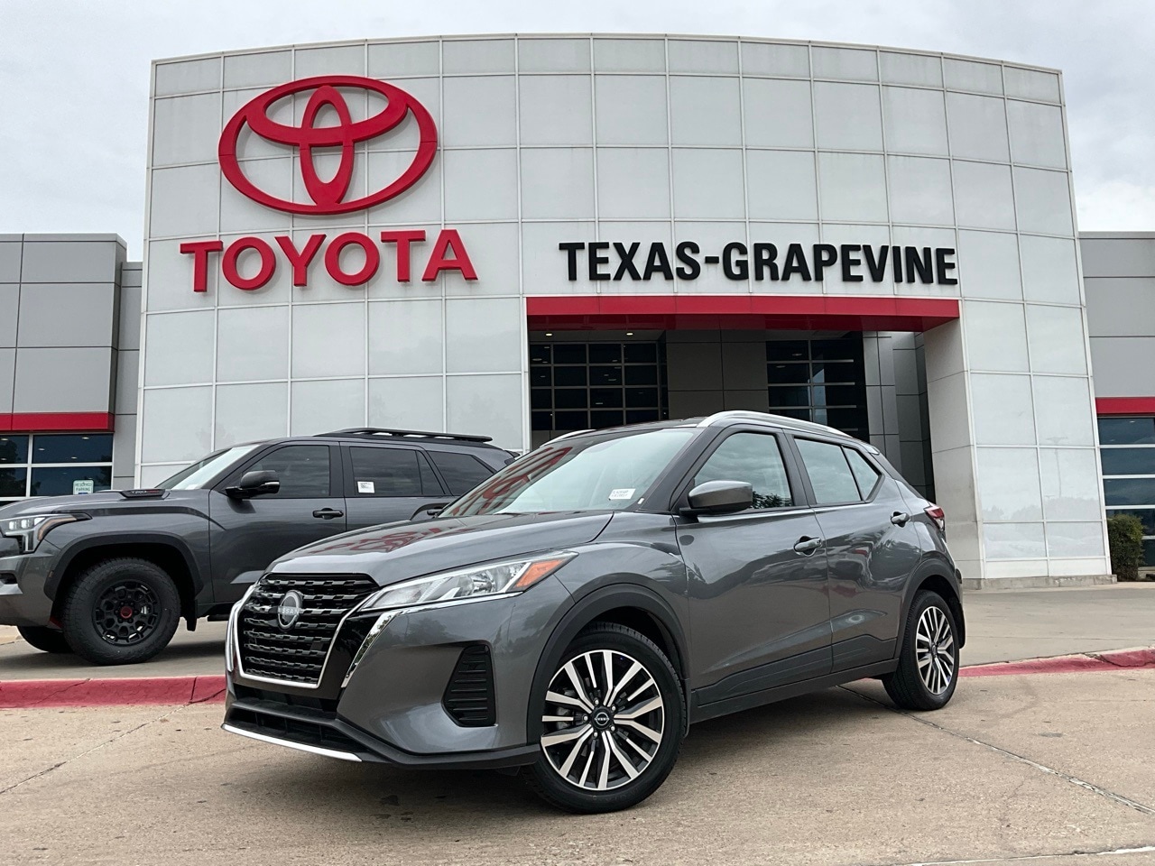 Used 2023 Nissan Kicks SV with VIN 3N1CP5CV6PL505988 for sale in Grapevine, TX