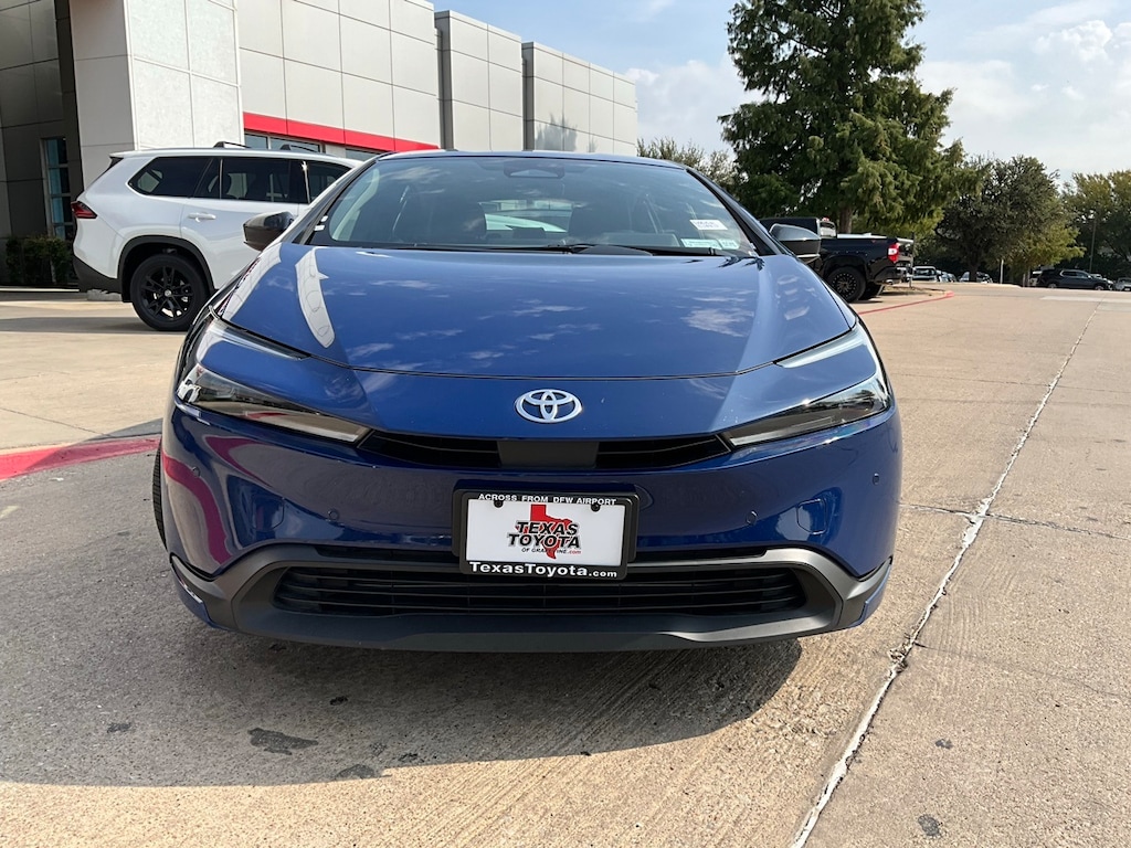 Used 2025 Toyota Prius LE Hatchback