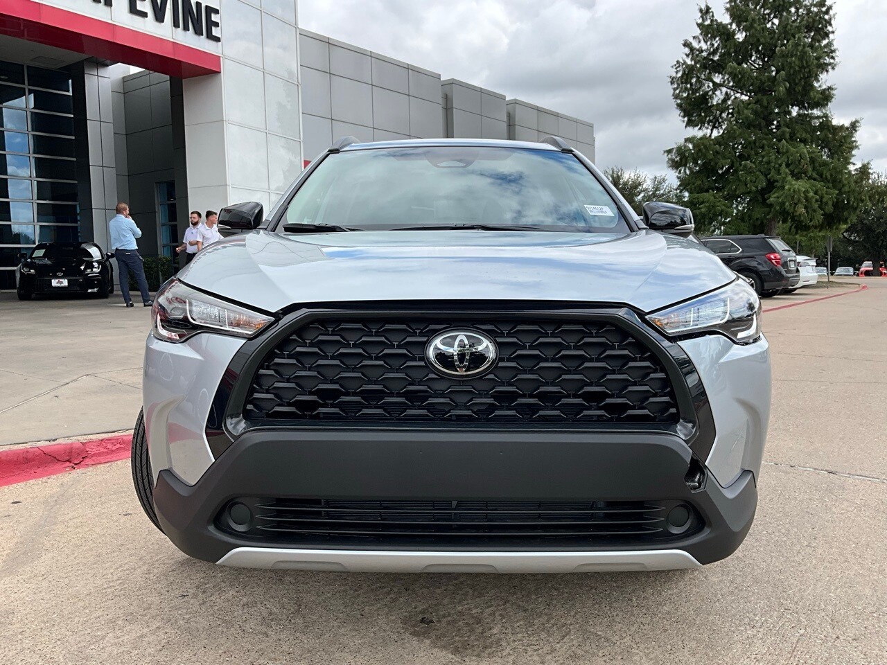 2025 Toyota Corolla Cross LE photo 3