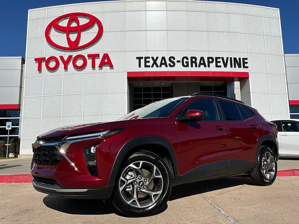 Used 2025 Chevrolet Trax LT SUV