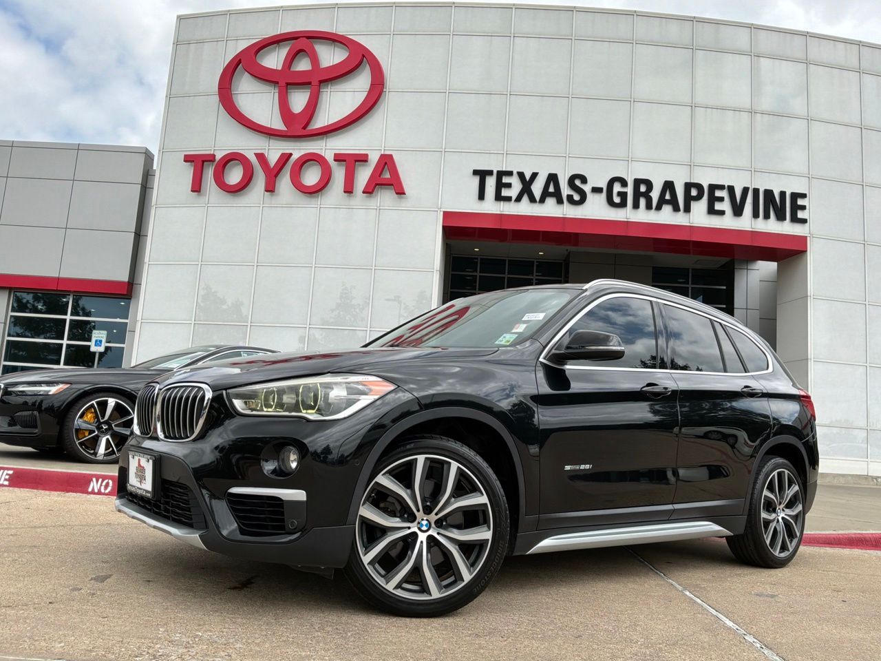 Used 2017 BMW X1 28i with VIN WBXHU7C34H5H34120 for sale in Grapevine, TX