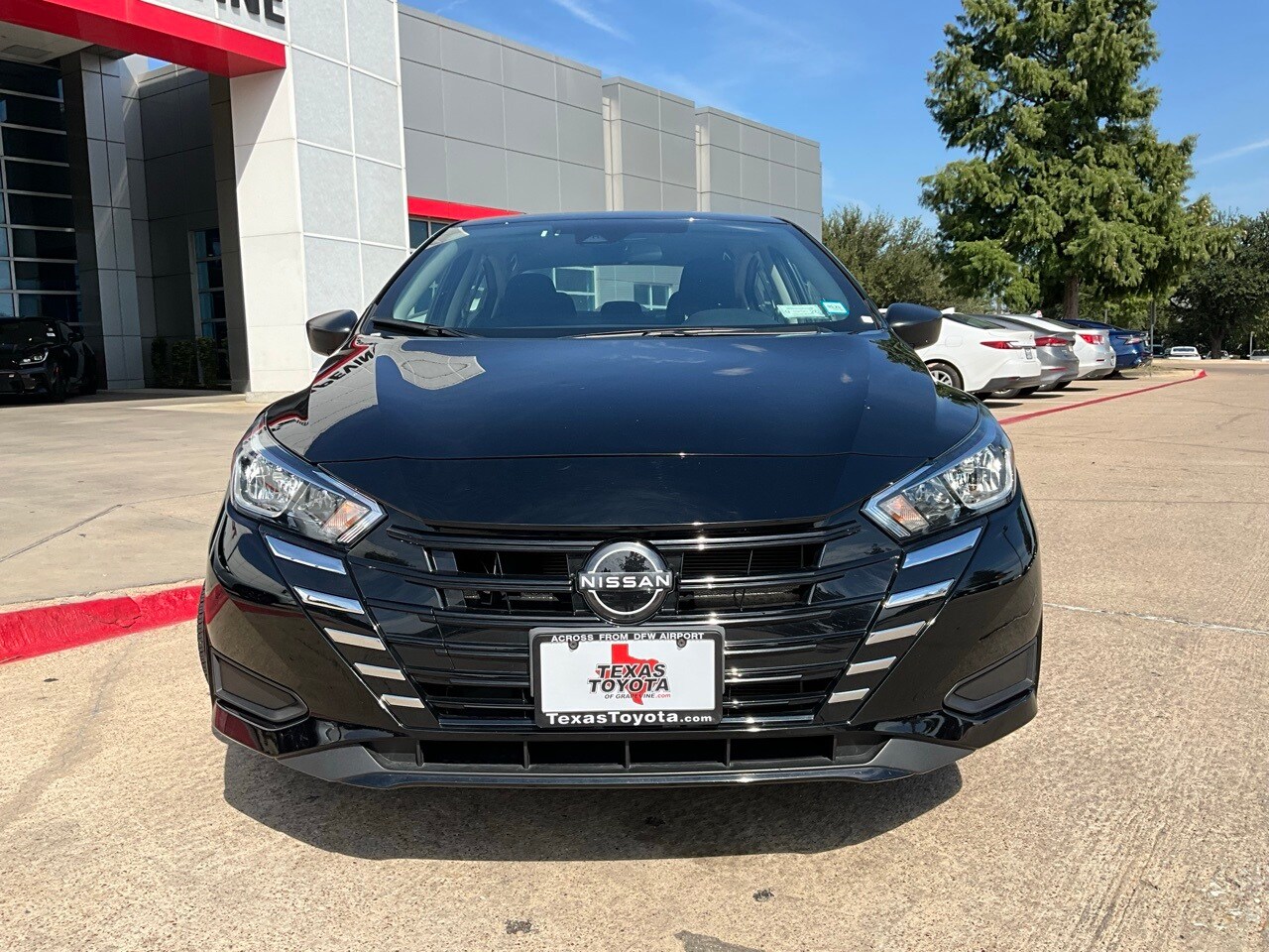 2024 Nissan Versa 1.6 S photo 2