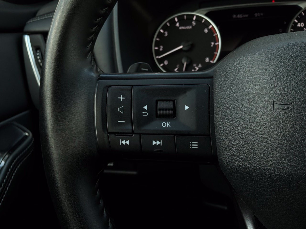 2025 Nissan Rogue SV - Photo 36