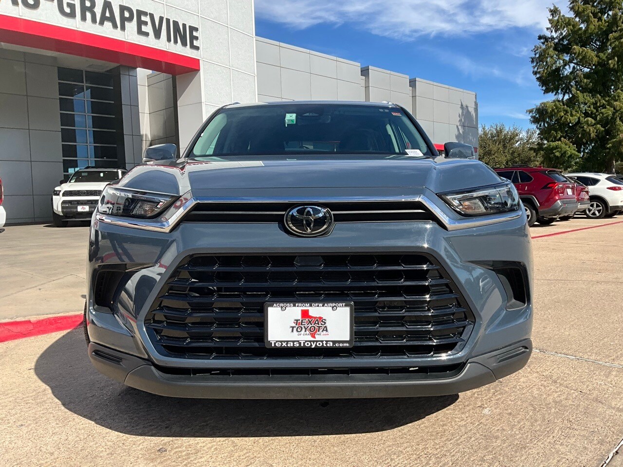 2025 Toyota Grand Highlander XLE photo 3