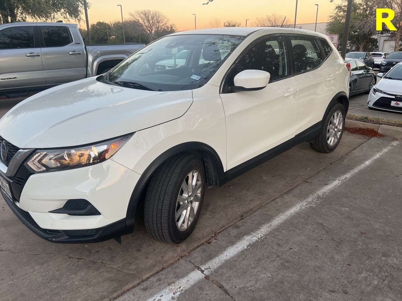 2022 Nissan Rogue Sport S's photo