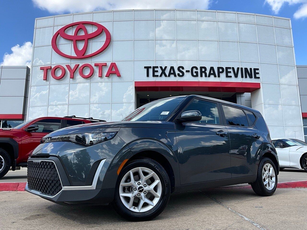 2024 Kia Soul LX photo 2