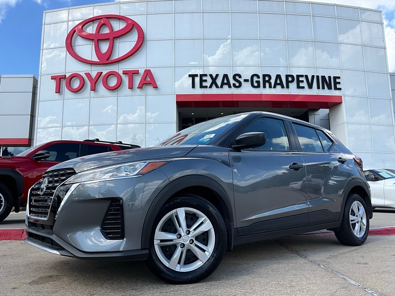 2024 Nissan Kicks S photo 2