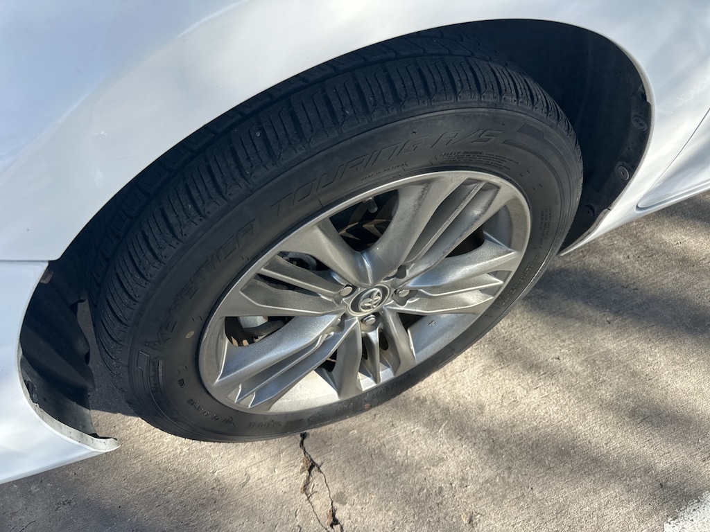 Used 2017 Toyota Camry SE Sedan