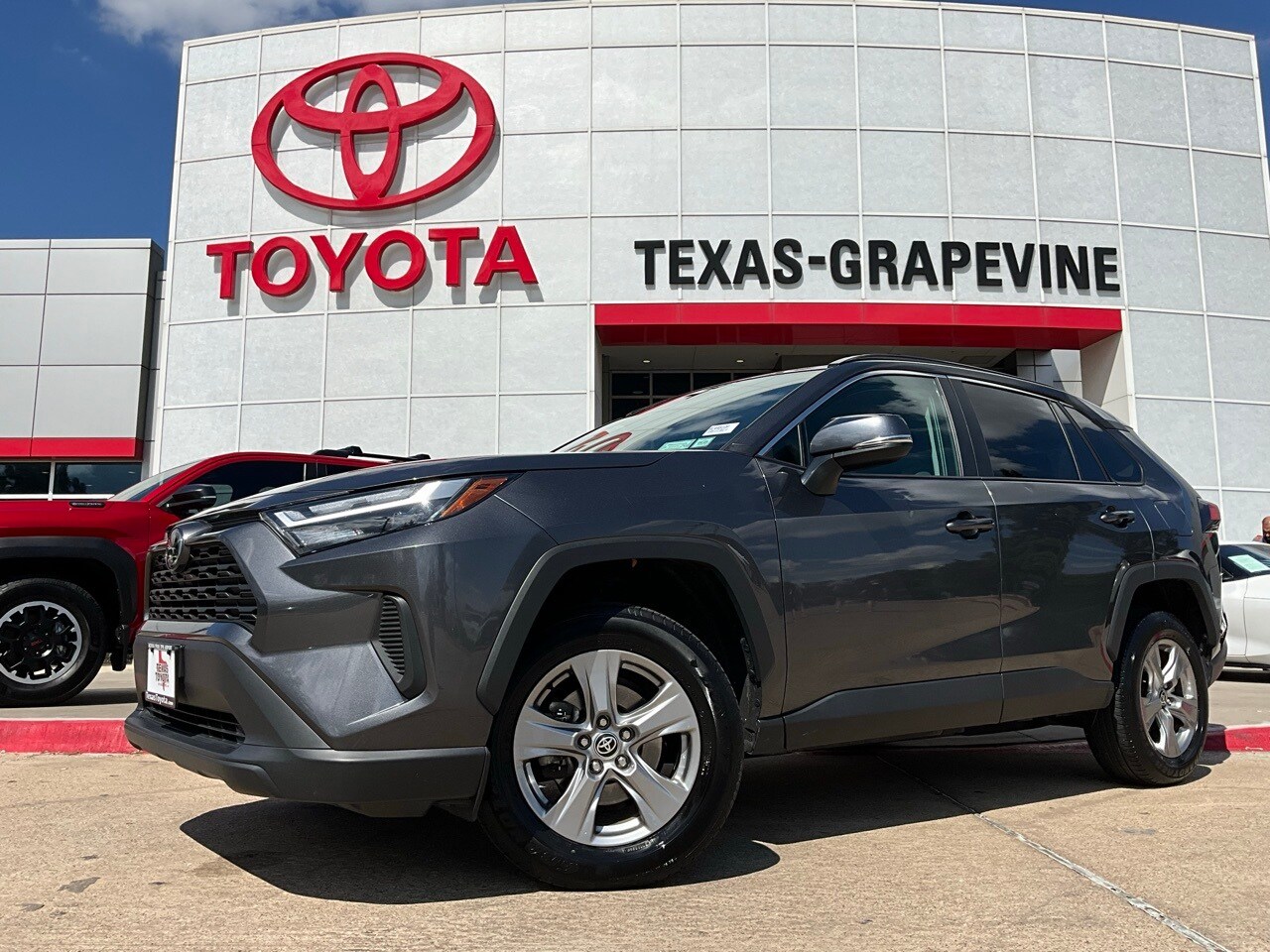 2024 Toyota RAV4 XLE photo 2