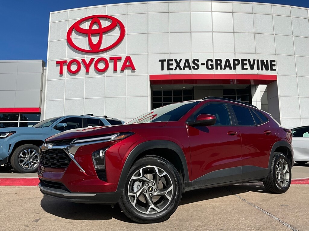 Used 2025 Chevrolet Trax LT SUV