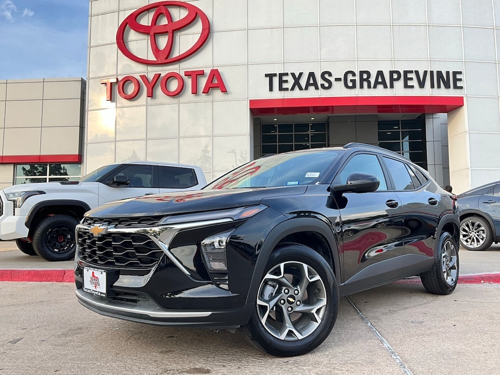 Used 2025 Chevrolet Trax LT SUV