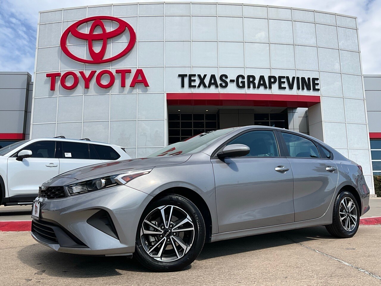 2024 Kia Forte LXS photo 2