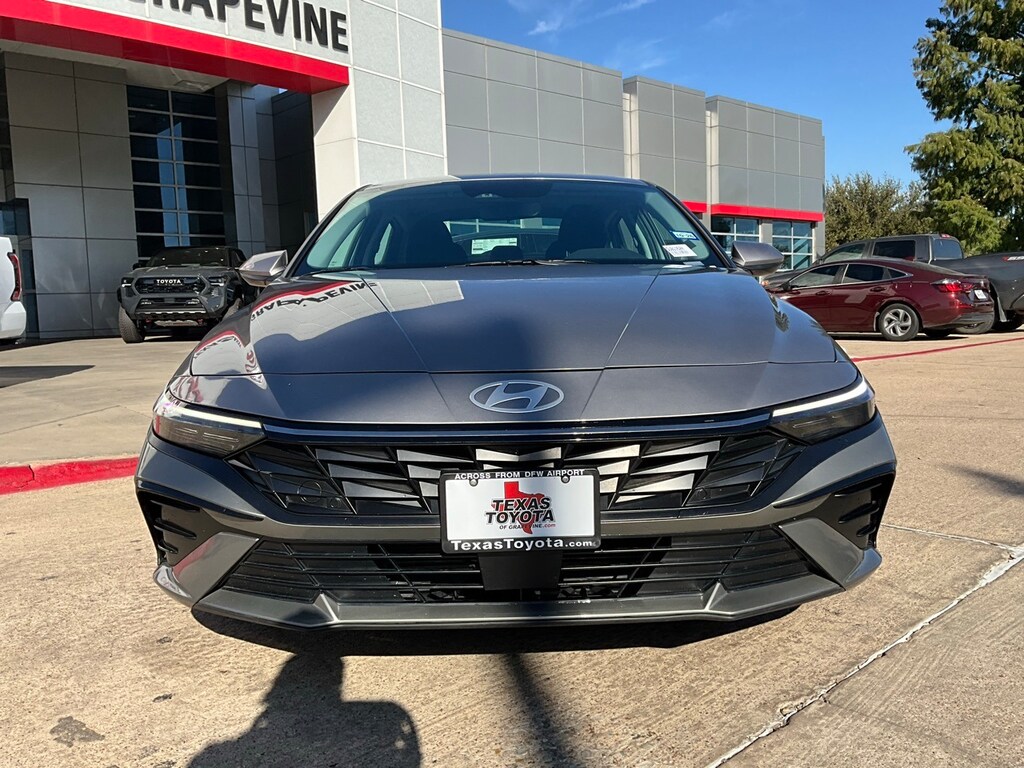 Used 2025 Hyundai Elantra SEL Convenience Sedan