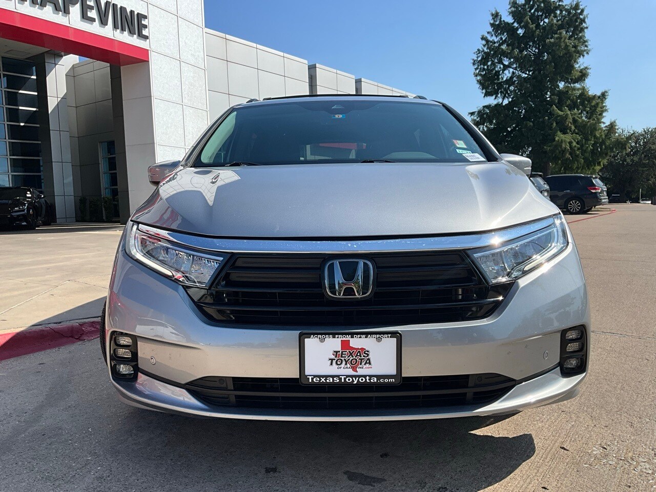 2022 Honda Odyssey Touring photo 3