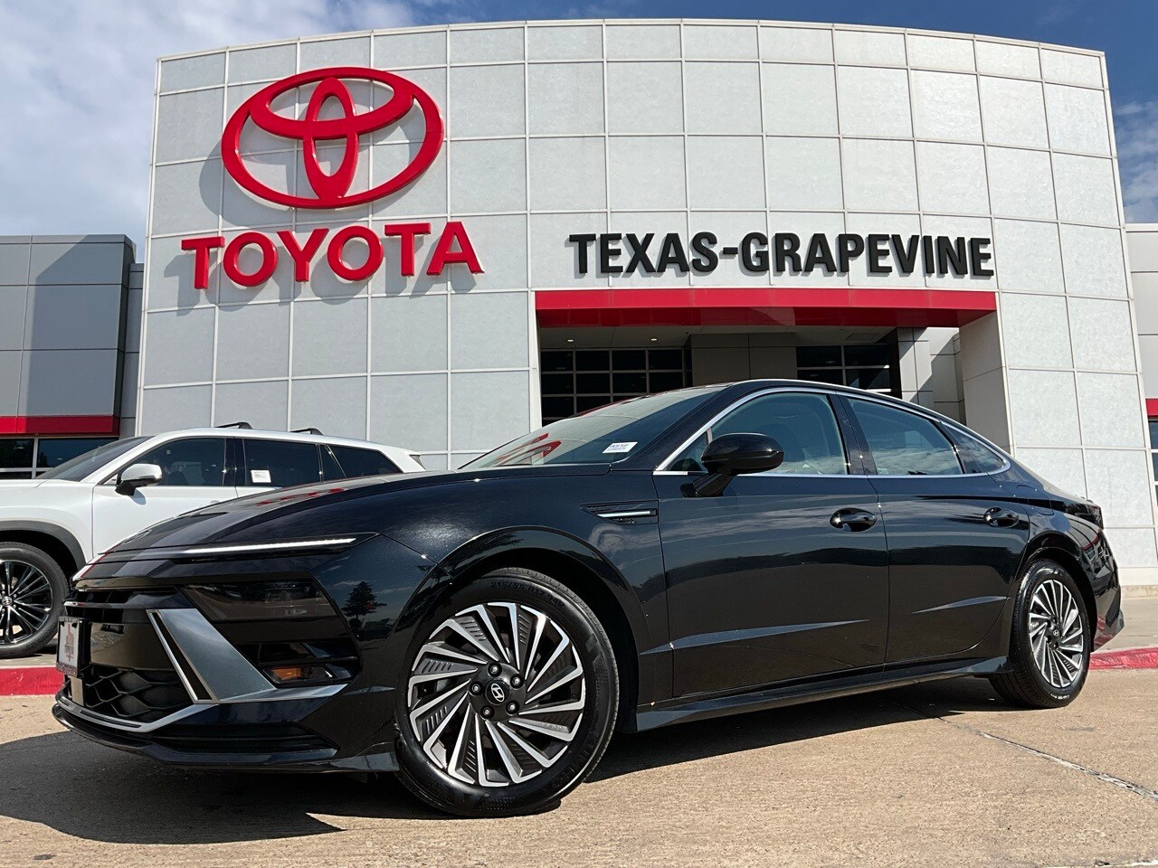 2024 Hyundai Sonata Hybrid SEL photo 2