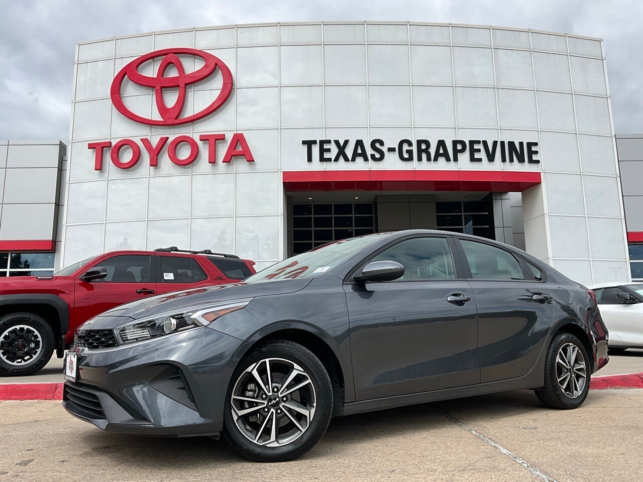 2024 Kia Forte LXS photo 2
