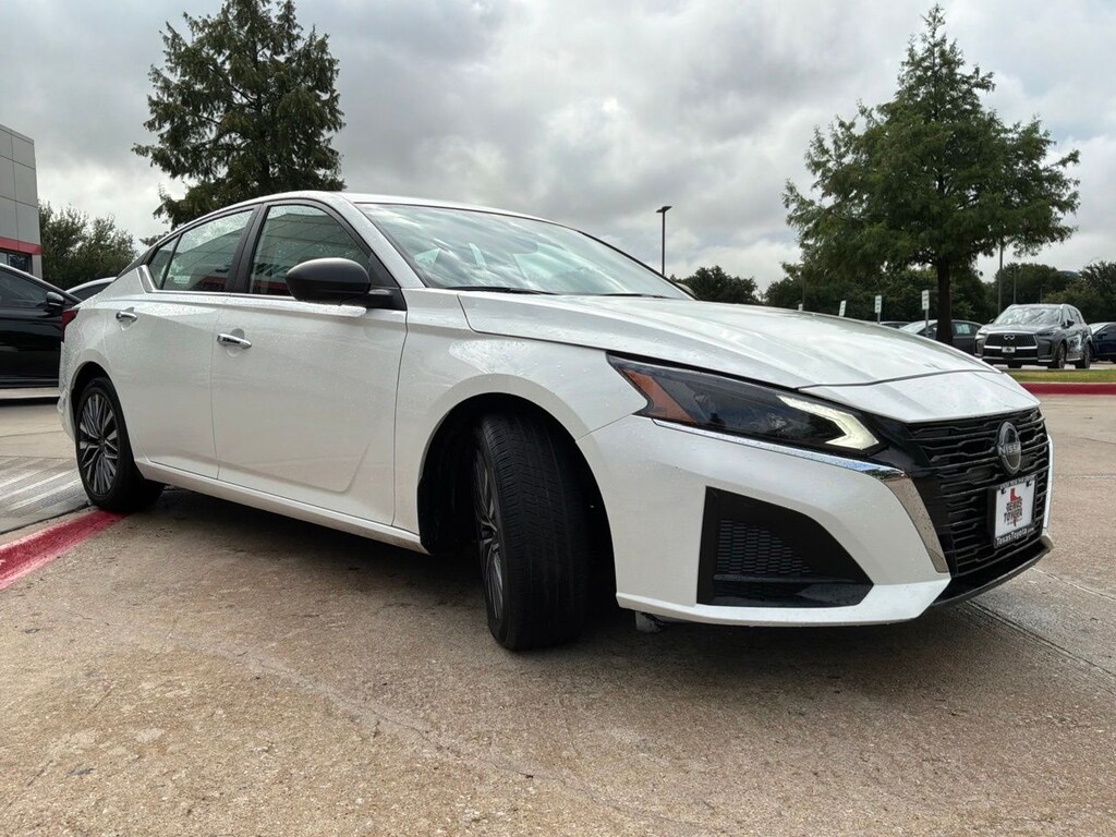 Used 2025 Nissan