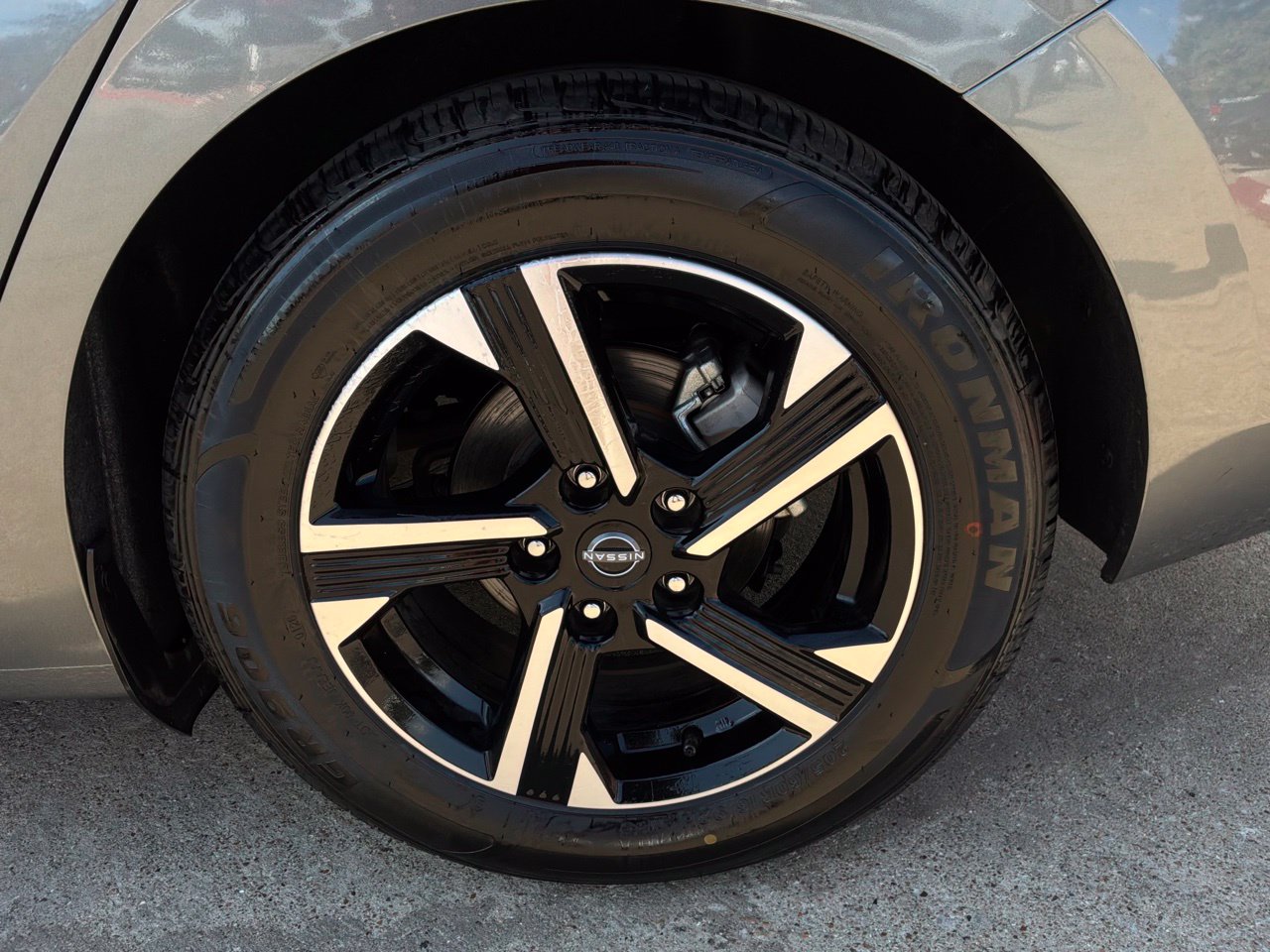 2025 Nissan Sentra SV - Photo 9