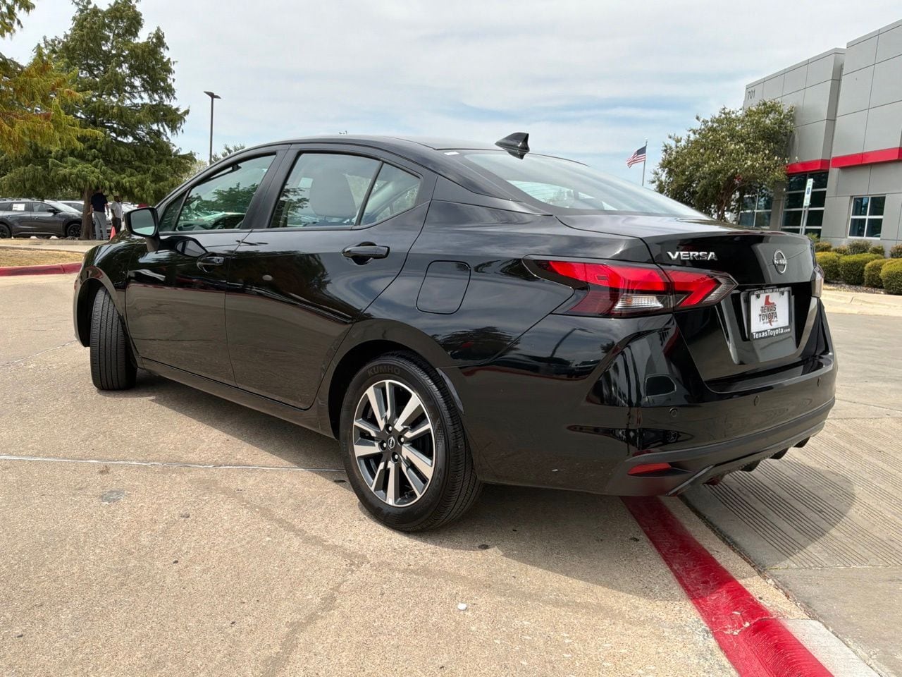 2025 Nissan Versa Sedan SV - Photo 8