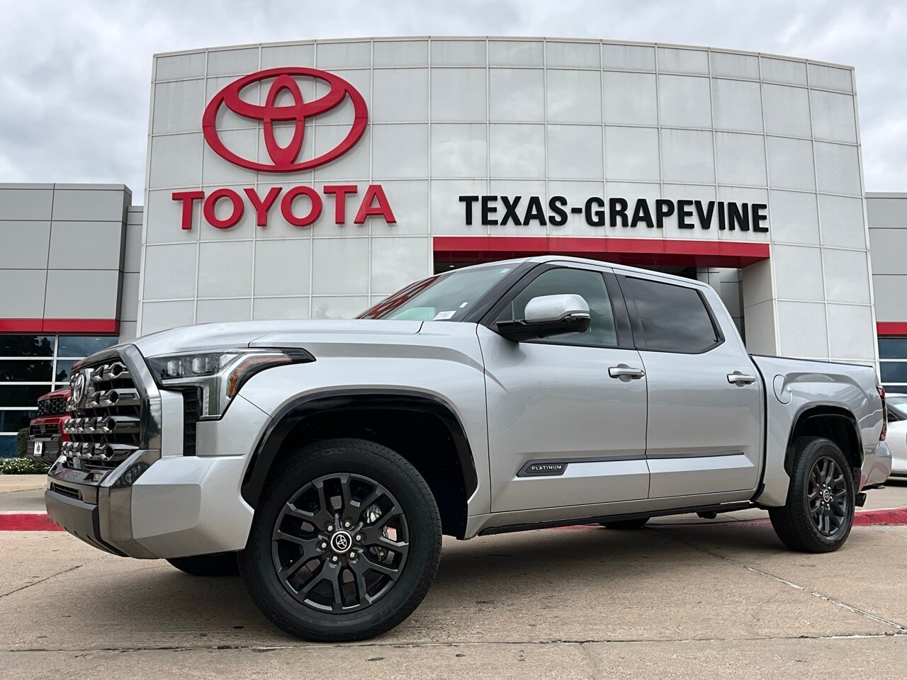 2023 Toyota Tundra Platinum photo 2