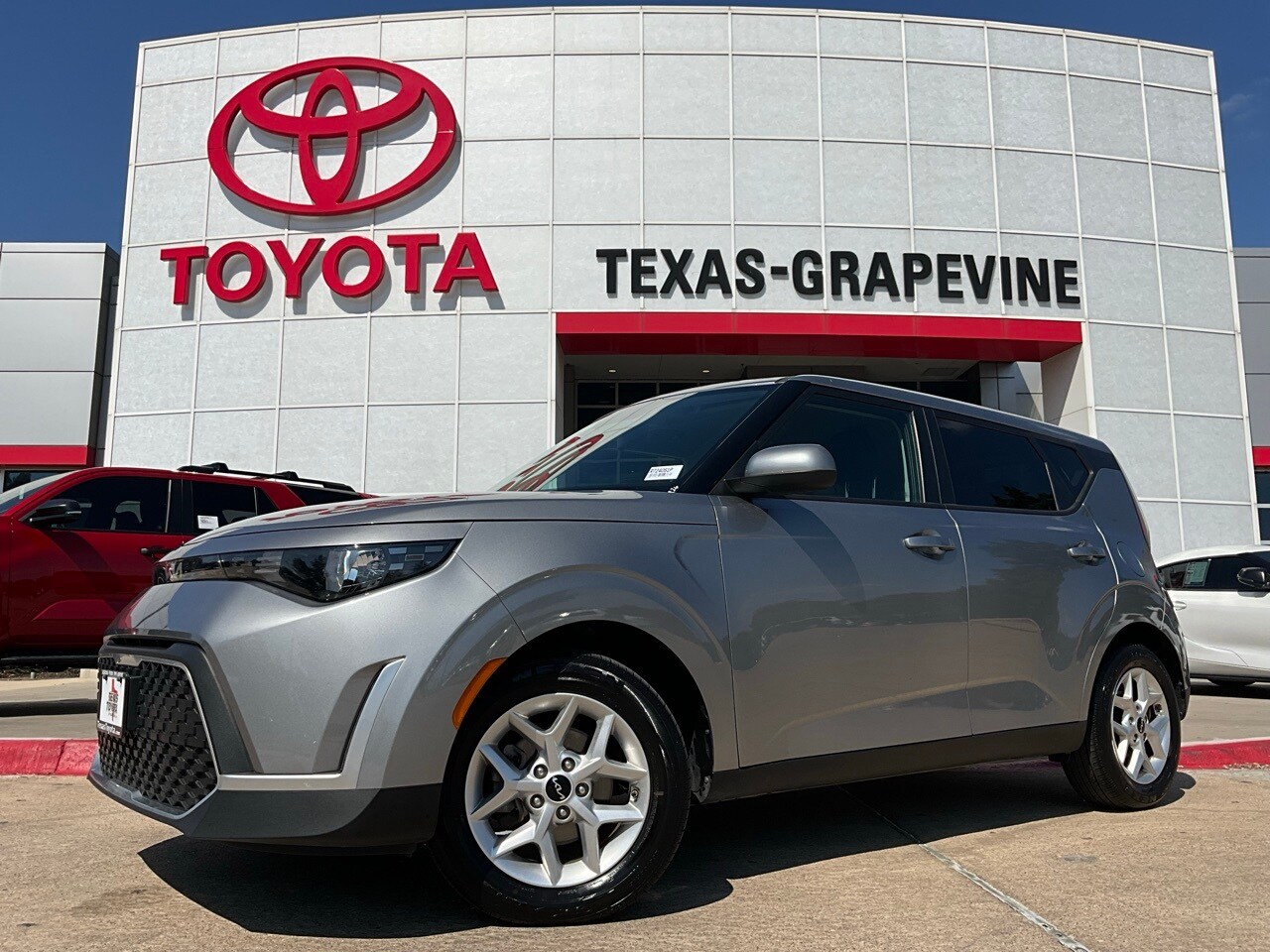 2024 Kia Soul LX photo 2