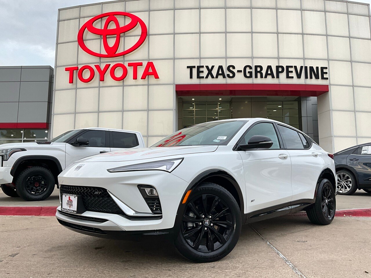 2025 Buick Envista ST photo 2