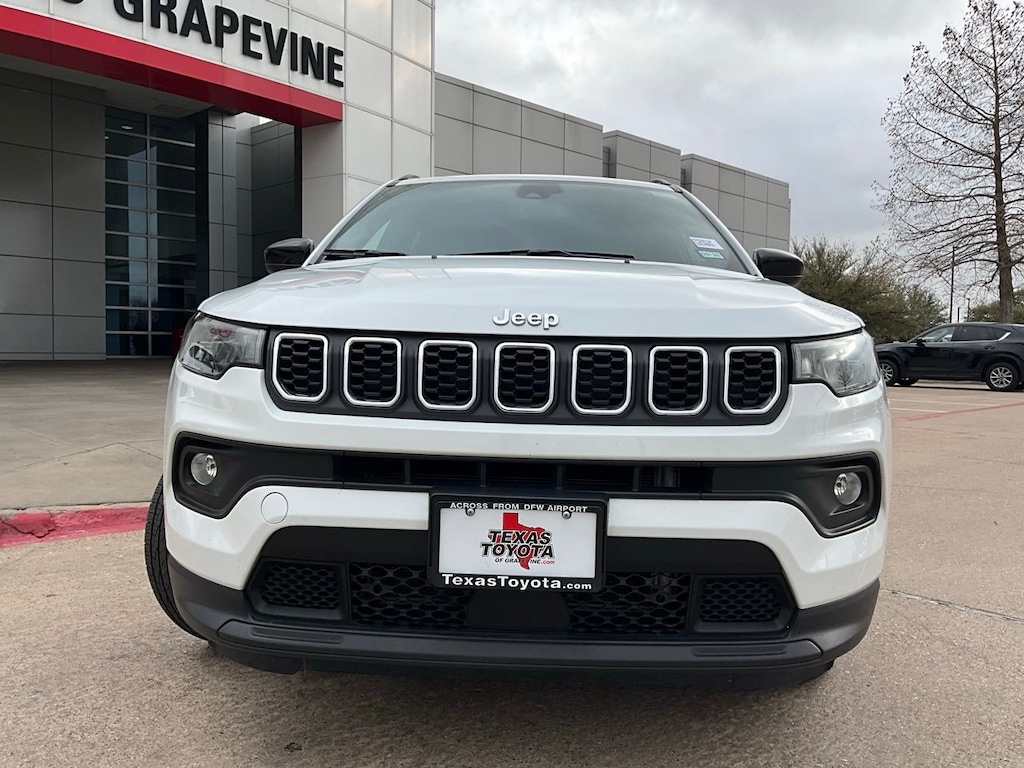 Used 2025 Jeep Compass Latitude SUV