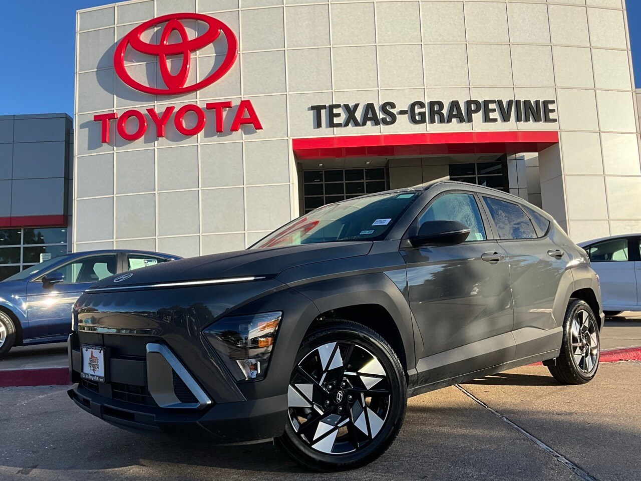 2025 Hyundai Kona SEL photo 2