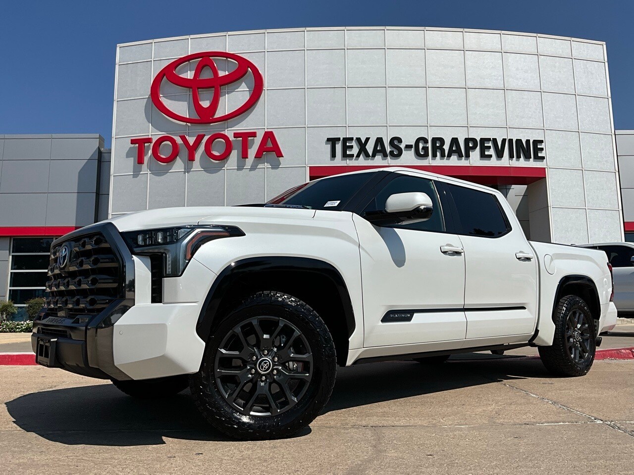 2022 Toyota Tundra Platinum photo 2