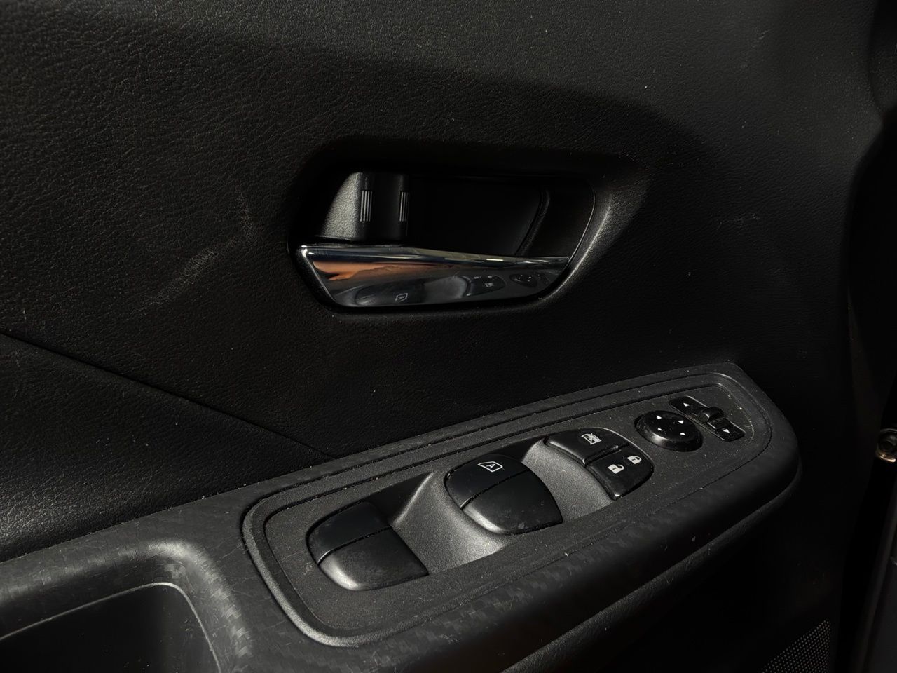 2025 Nissan Versa Sedan SV - Photo 19