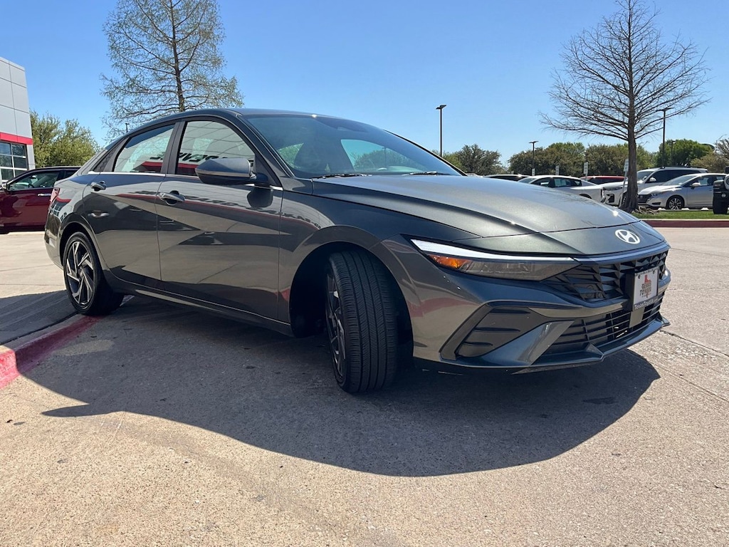 Used 2025 Hyundai Elantra SEL Convenience Sedan