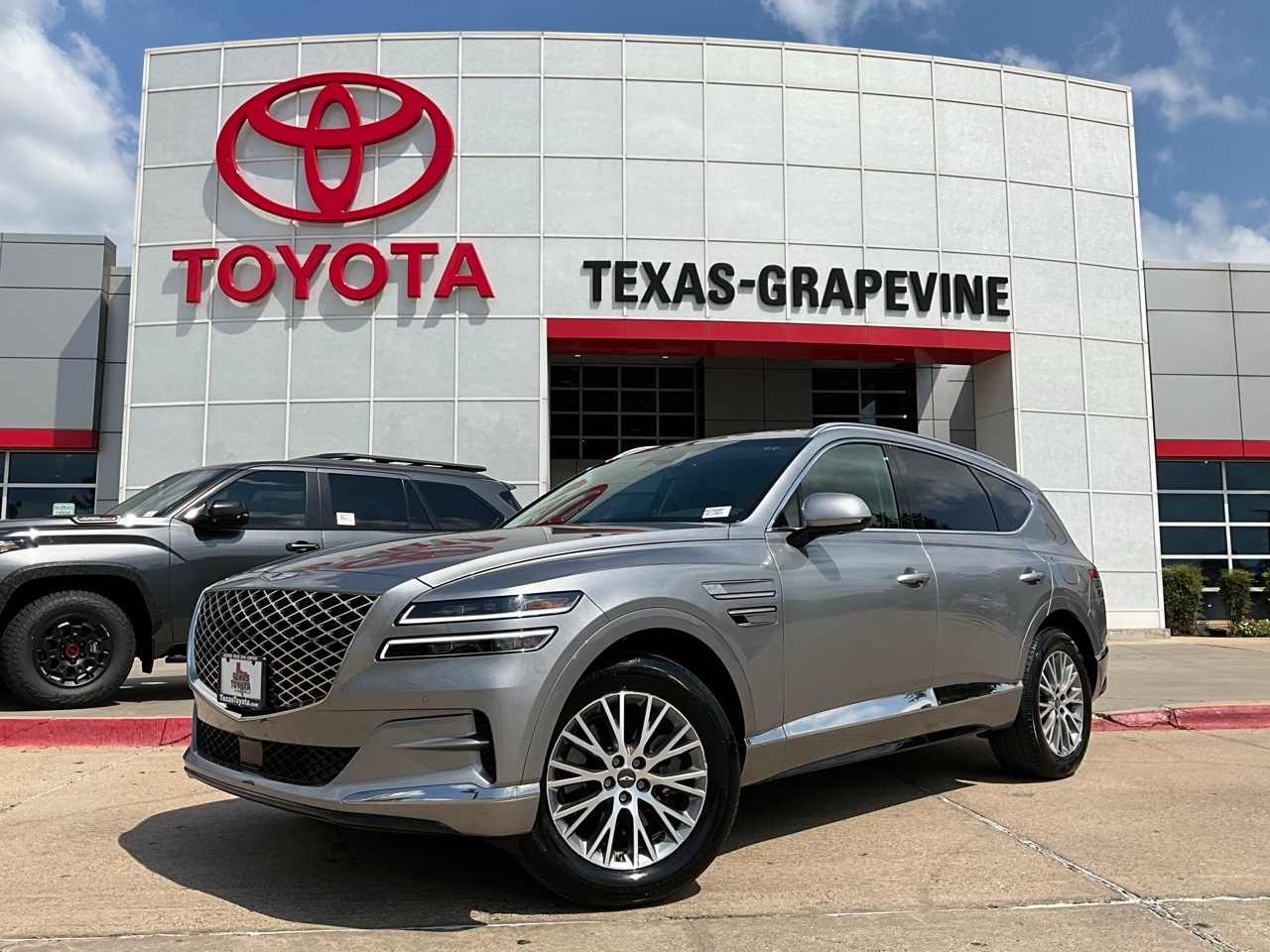 Used 2024 GENESIS GV80 Standard with VIN KMUHBDSB1RU194687 for sale in Grapevine, TX