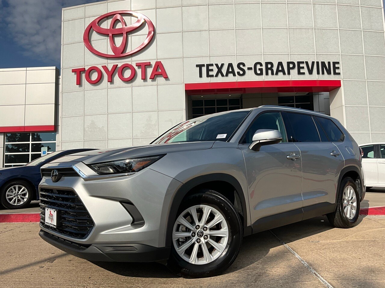 2025 Toyota Grand Highlander XLE photo 2