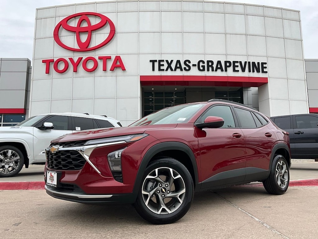 Used 2025 Chevrolet Trax LT SUV