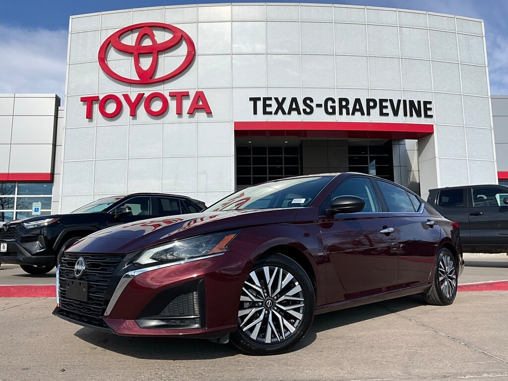 Used 2025 Nissan Altima 2.5 SV Sedan