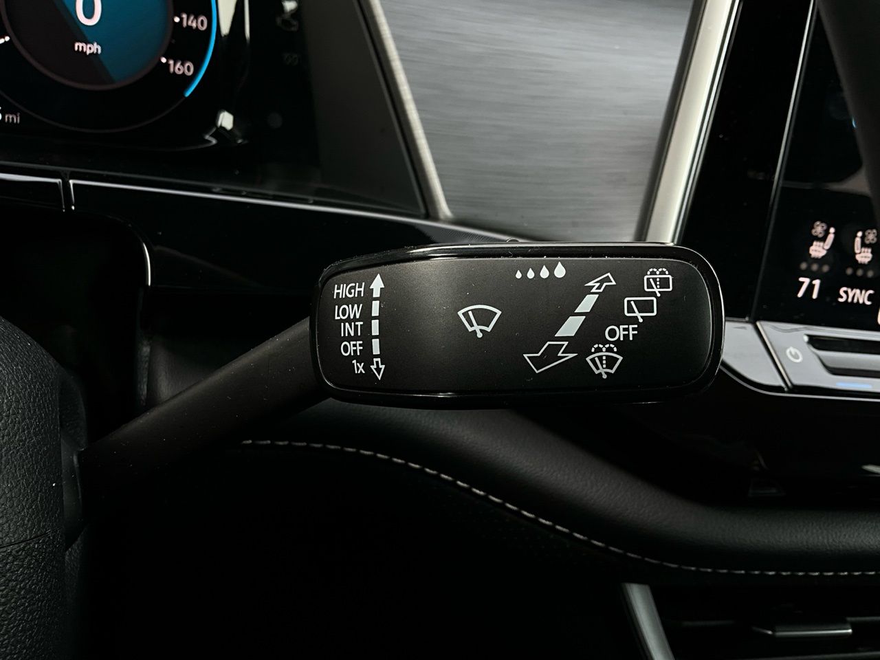 2025 Volkswagen Atlas Cross Sport SE w/Tech - Photo 37