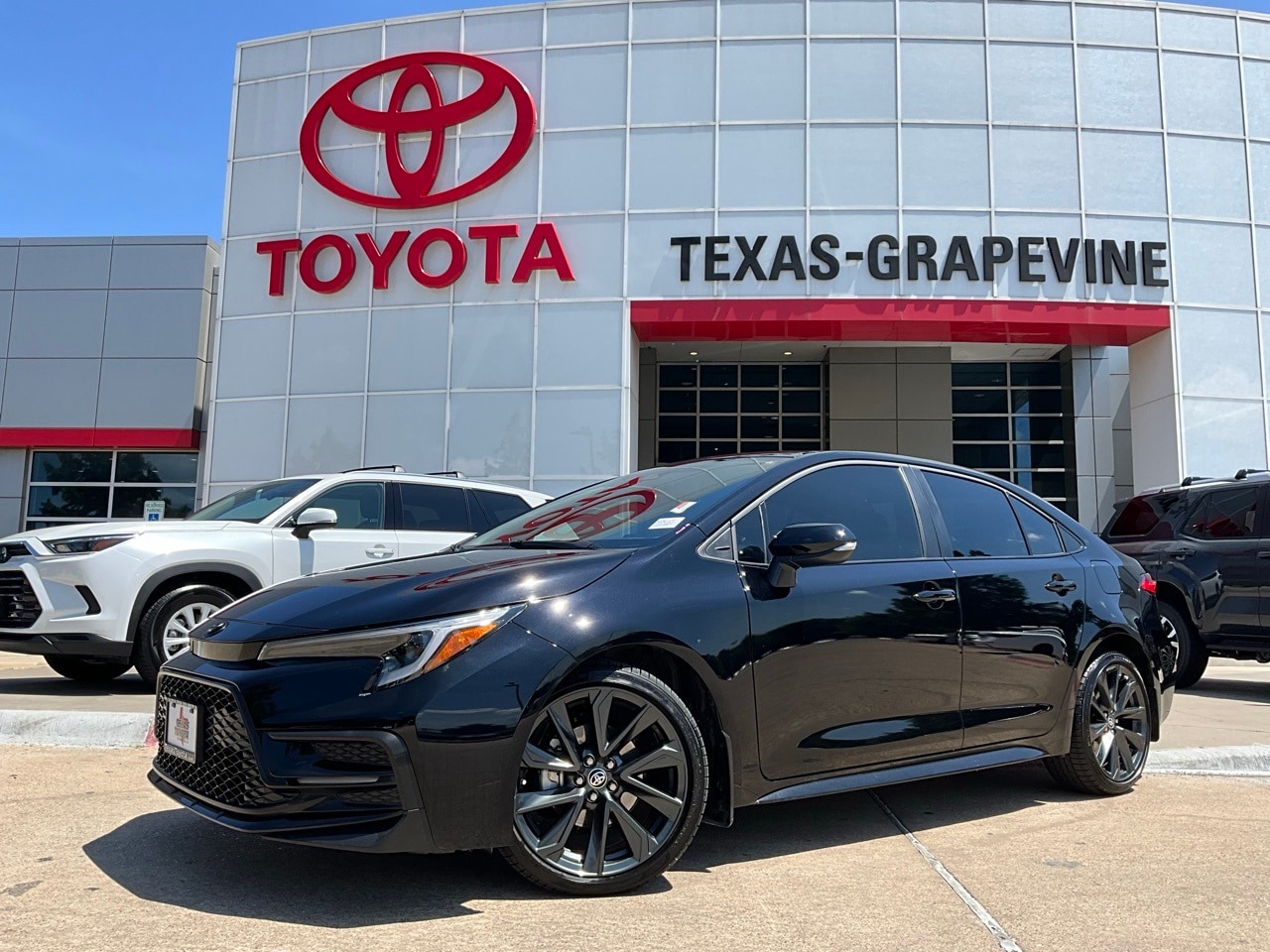 Used 2025 Toyota Corolla SE with VIN 5YFS4MCE3SP241121 for sale in Northfield, Minnesota