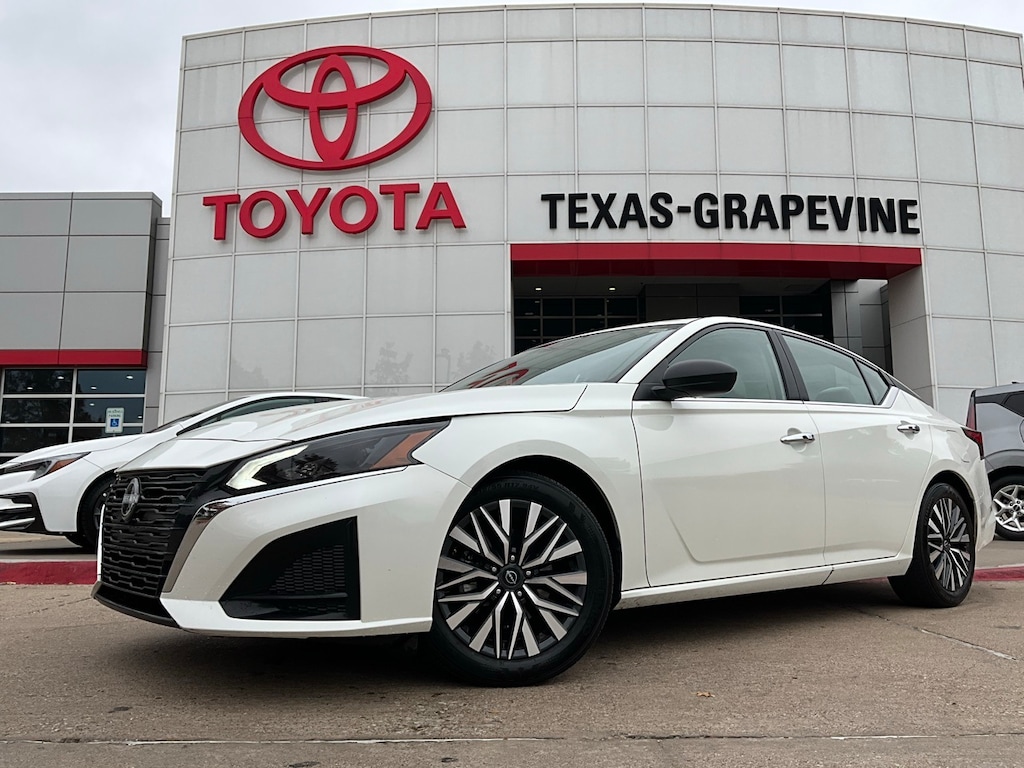 Used 2025 Nissan Altima 2.5 SV Sedan