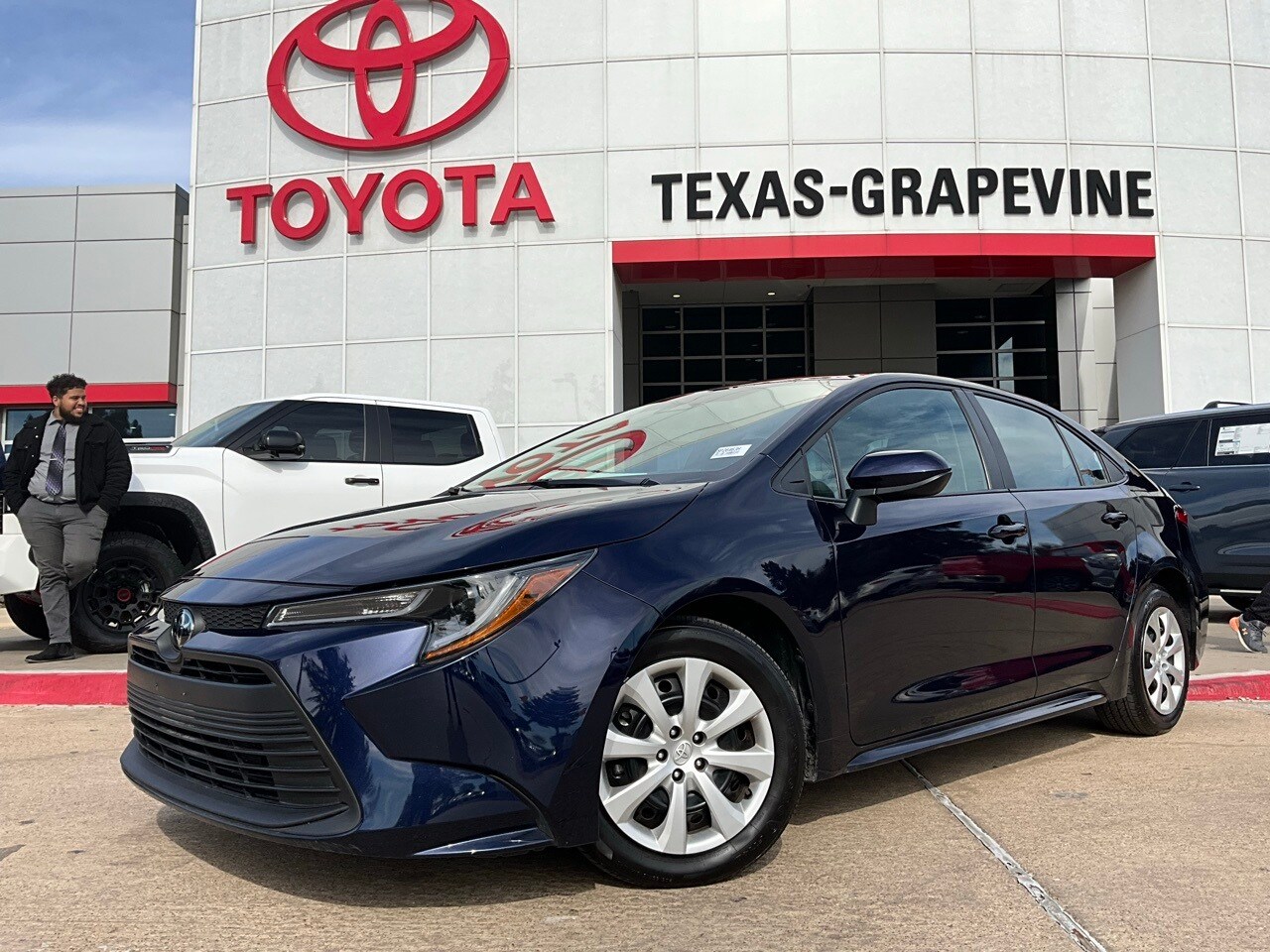 2025 Toyota Corolla LE photo 2